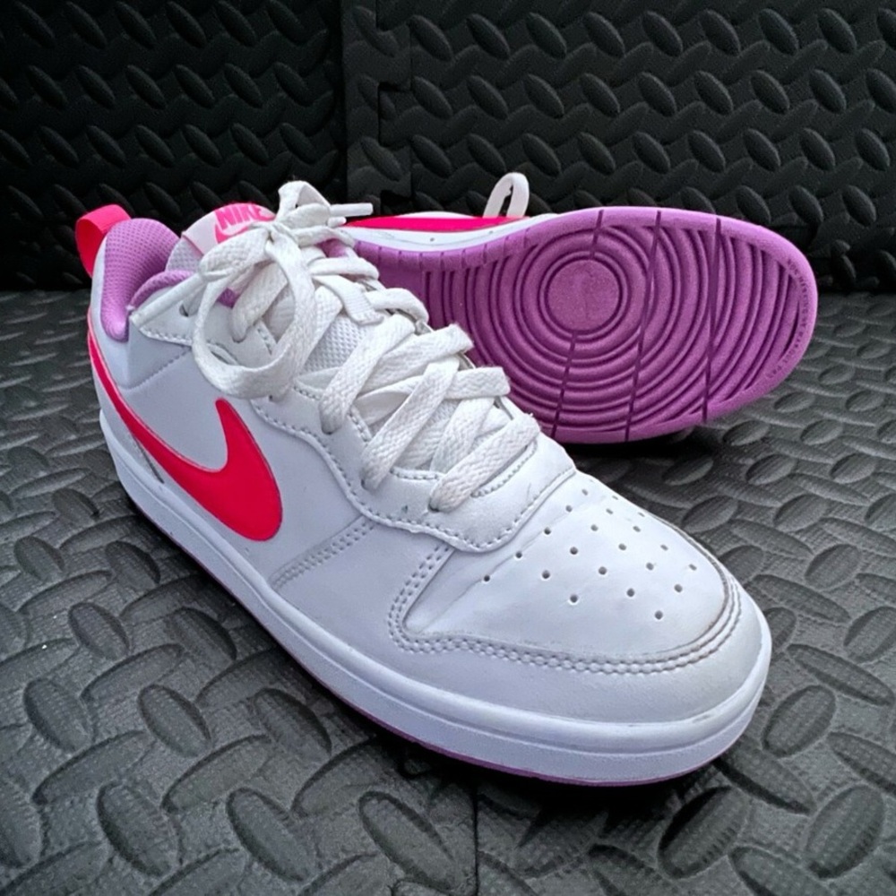 Nike Women’s White & Pink Low-Top Athletic Sneakers
